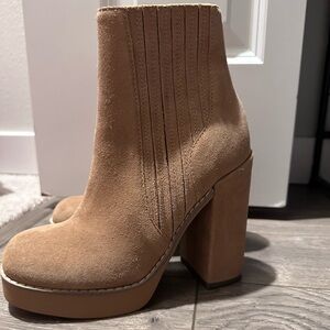 Steve Madden Camel color platform booties NWOT